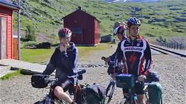 Upsete station, in the middle of nowhere, but finally we can start cycling